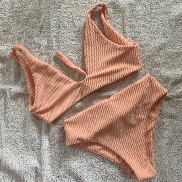 Pink Bikini - Picture 1 of 1